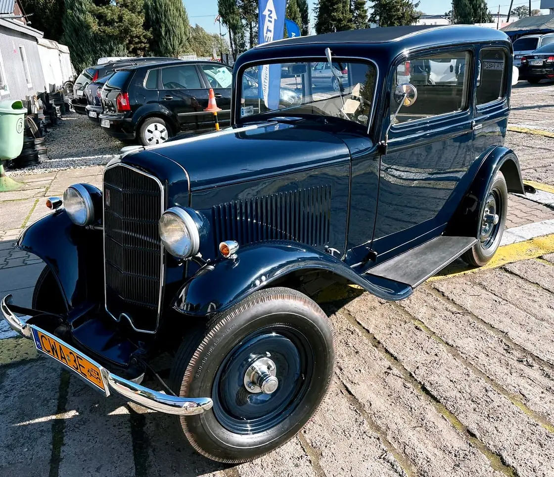 Przedwojenna limuzyna — Garaż klasyków, Komis Prusice