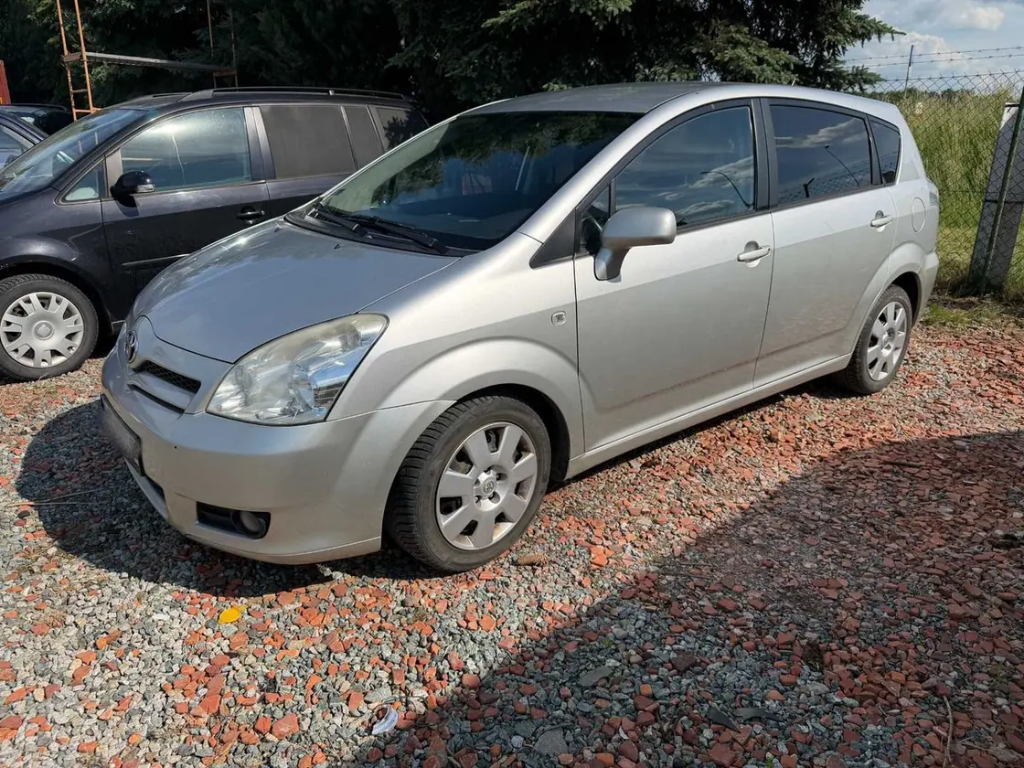 Toyota Corolla Verso — auto z placu Komisu Prusice