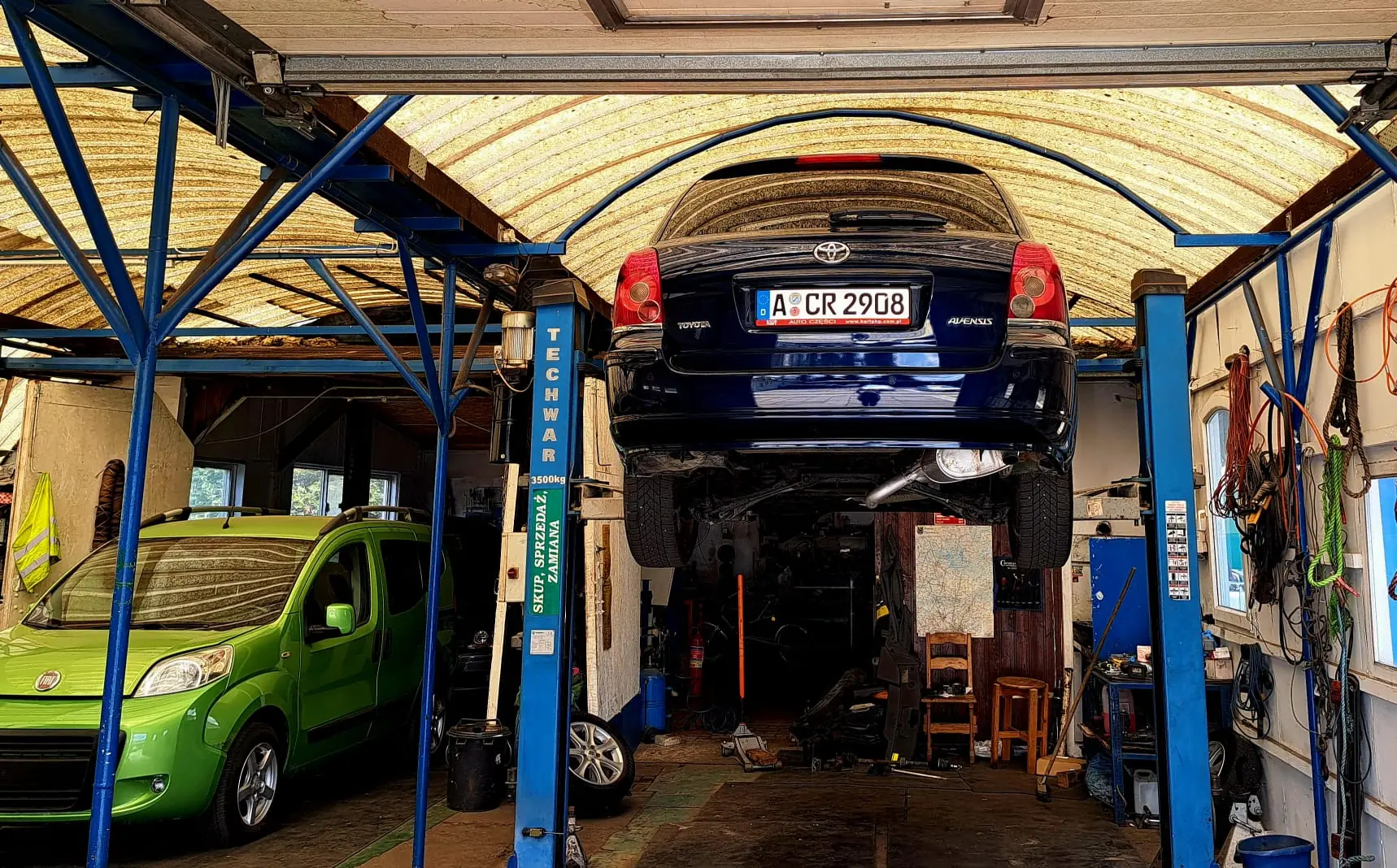 Warsztat Komisu Prusice — auto na podnośniku, skup, sprzedaż i zamiana